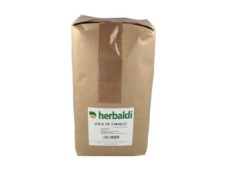 Hierba cola de caballo triturada