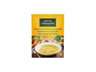 Sopa de pollo con fideos