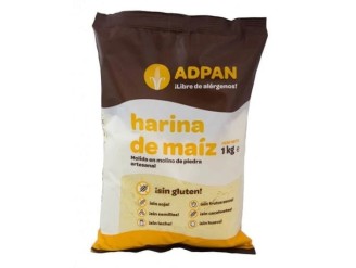 Harina de maíz molida en molino de piedra