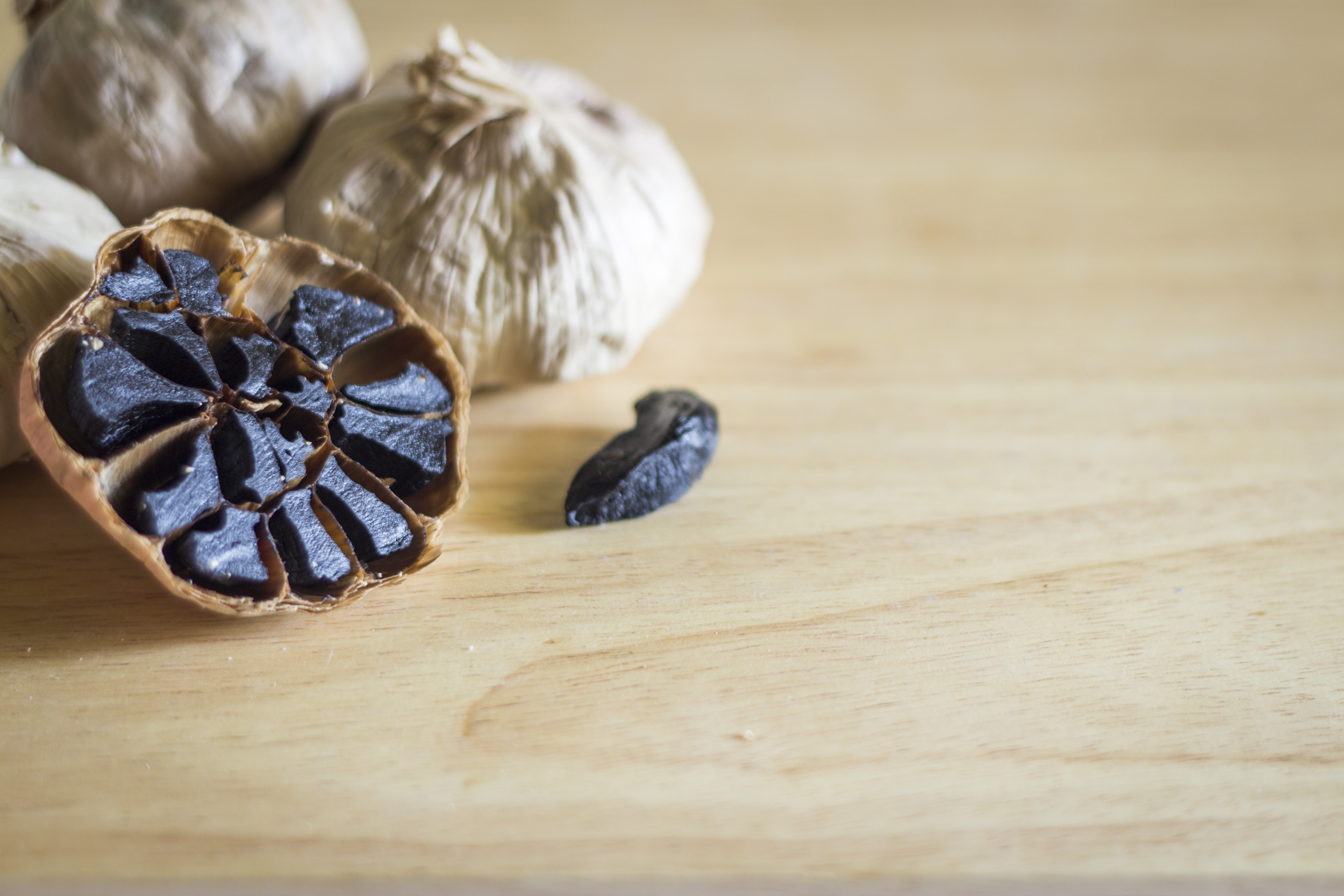 Ajo negro: el peculiar superalimento que tu cuerpo agradecerá